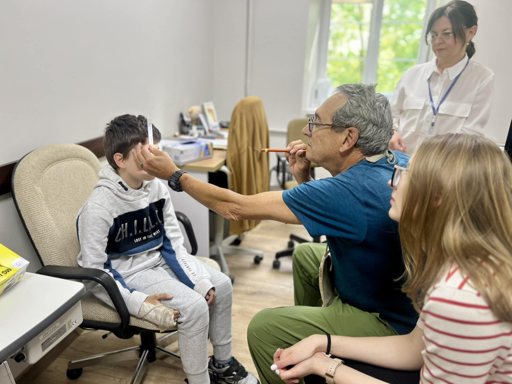 Пластичні хірурги зі США обстежують дітей у львівському «Охматдиті»