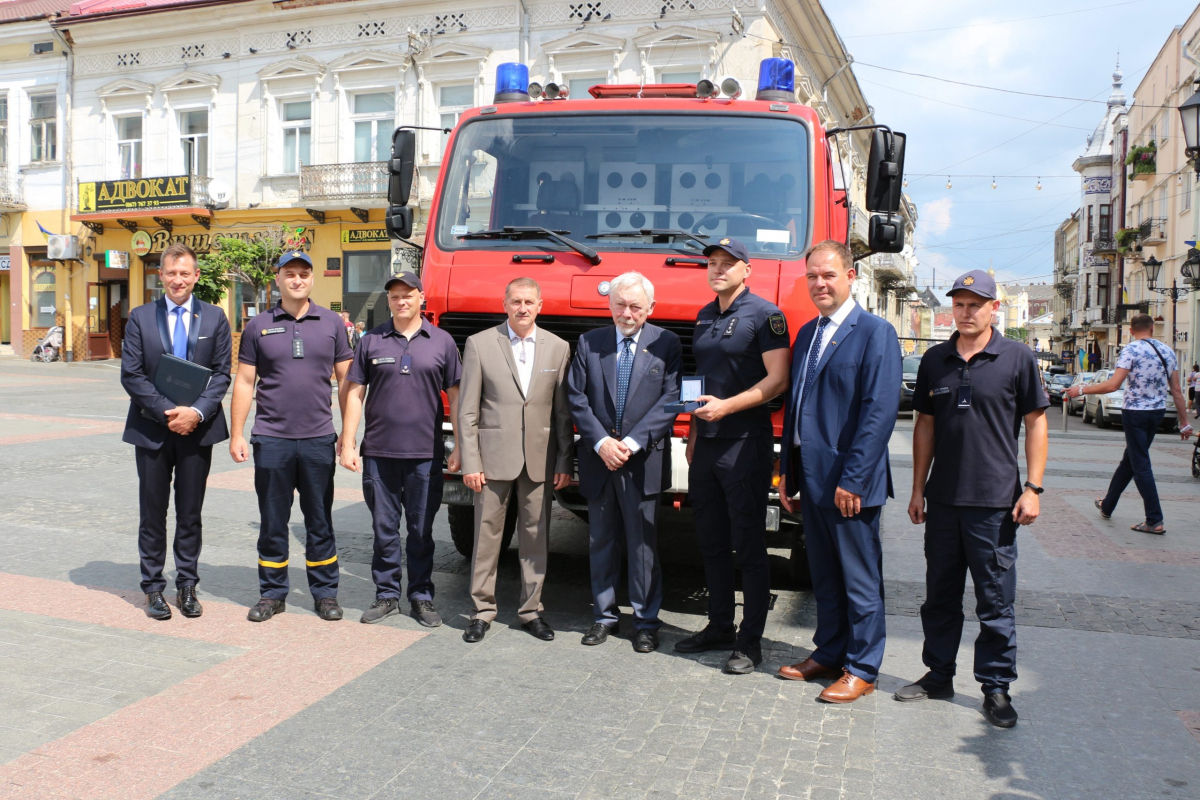 Краків передав пожежний автомобіль для потреб Дрогобицької громади