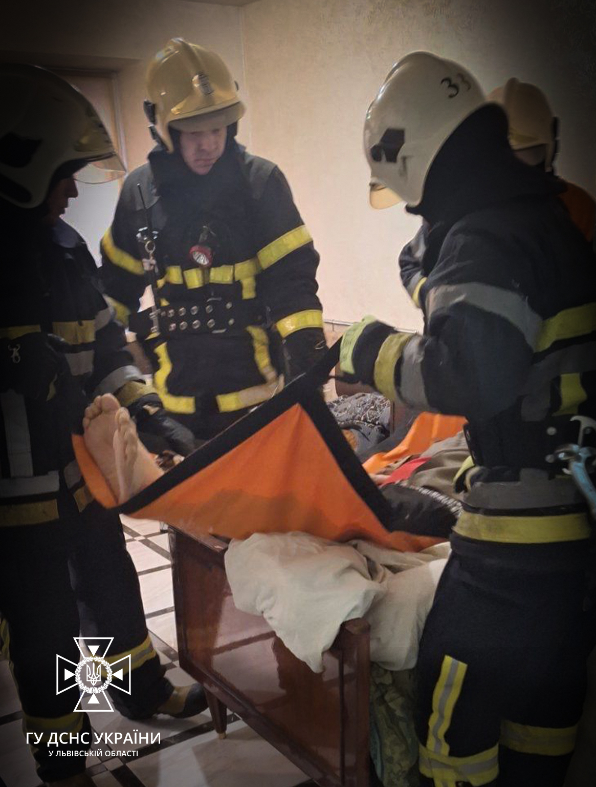 Соцпрацівниця викликала рятувальників: у Червонограді чоловік потребував допомоги