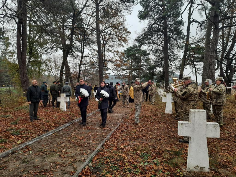Перепоховання відбулось у 102-гу річницю завершення Першої Світової війни на військовому кладовищі в містечку Івано-Франкове.