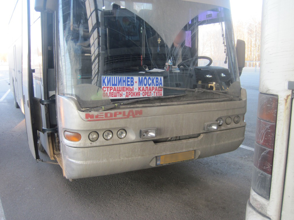 Попри карантин Україна дозволила транзит колони автобусів з Москви до Кишинева