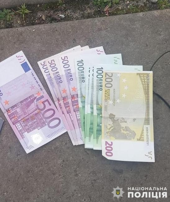 Сказали, що донька потрапила у ДТП: шахраї видурили гроші у львівської пенсіонерки