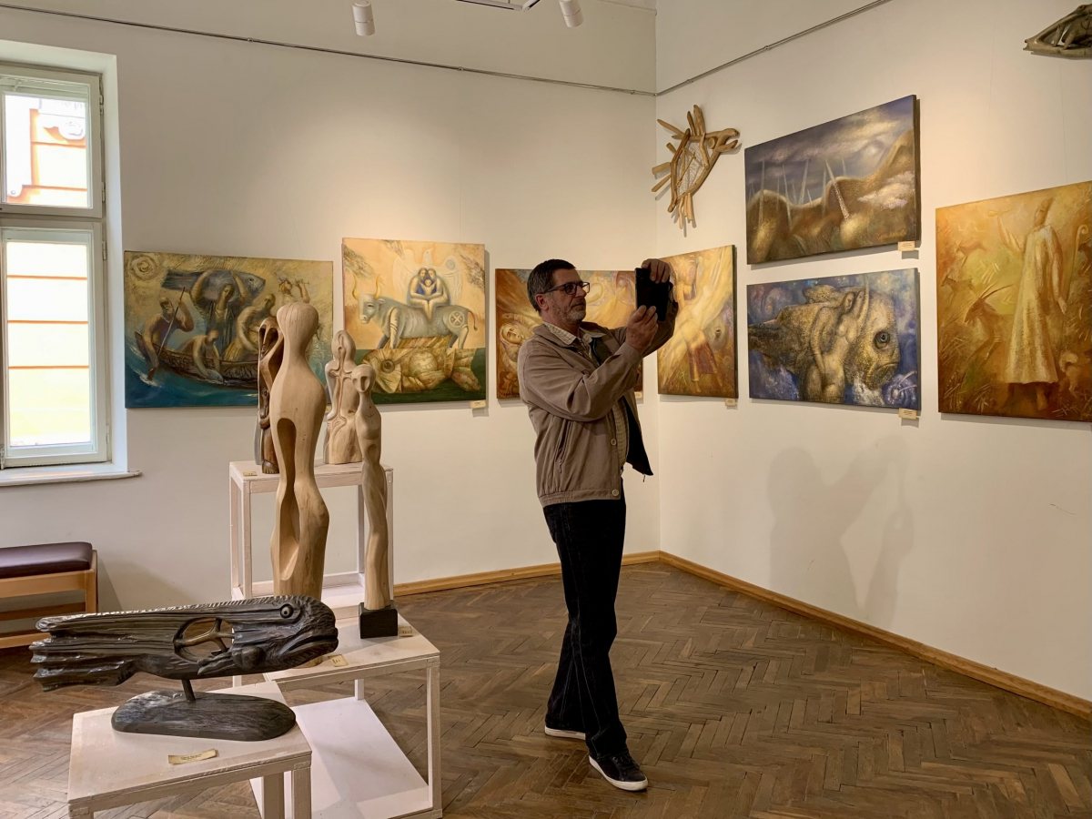 У Галереї сучасного мистецтва Дрогобича експонують виставку Сергія Лаушкіна