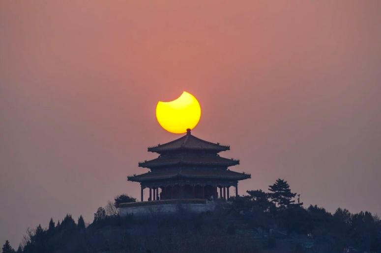 Перше затемнення Сонця в 2019 році. Фото