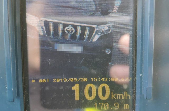 На Сихові став вимірювач швидкості зафіксував рух автомобіля Toyota Land Cruiser - 100 км/год.