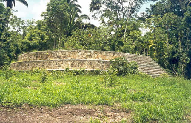Найдавніша з відомих обсерваторій майя знаходиться у Сейбалі. Фото: Authenticmaya~commonswiki