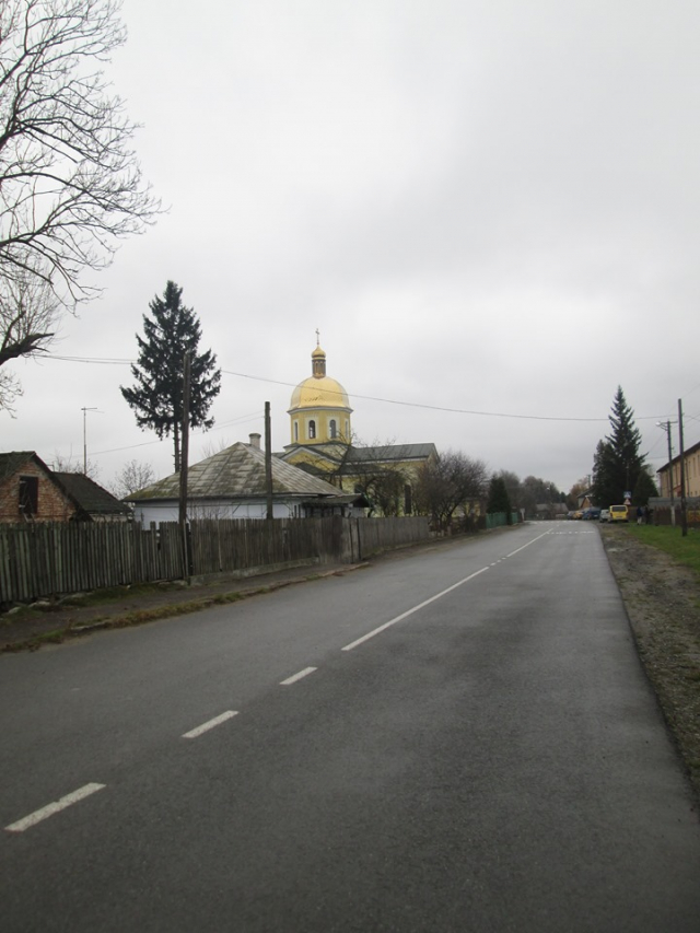 Село Мармузовичі, вулиця Центральна, фото автора.
