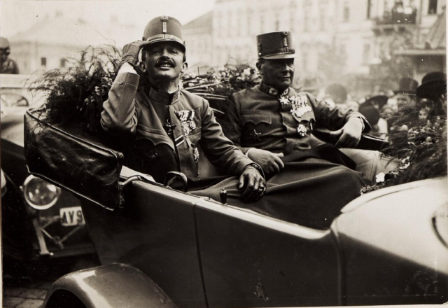 Імператор Австро-Угорщини Карл І в Чернівцях, 1917 Фото: bildarchivaustria.at