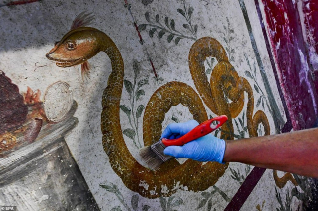 У Помпеях збереглось святилище з фресками Фото: AP/