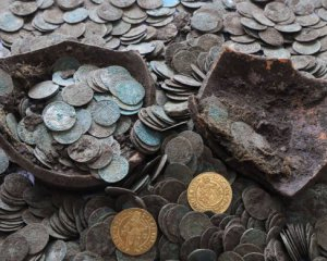 У Словаччині знайшли глечик з монетами. Фото: Facebook