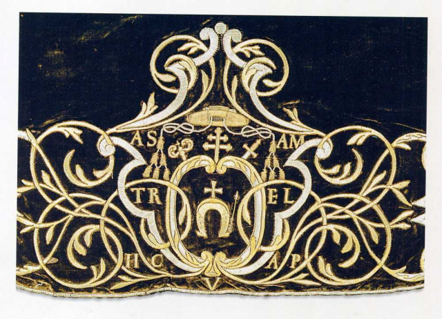 герб Шептицьких, 1742 рік, фрагмент сакоса Атанасія Шептицького. Фото - Національний музей у Львові імені Андрея Шептицького.