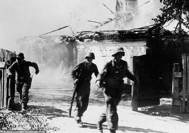 
Показали солдатів Гітлера в останні дні Другої світової війни Фото: Mediadrumimages/Hans Saidlar/Pena