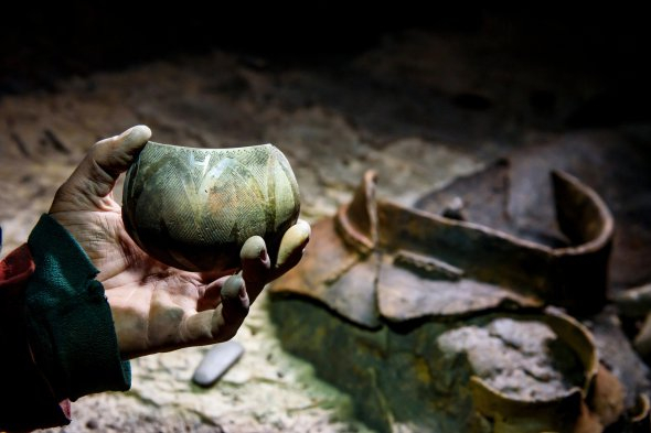 У печері Барадла в Угорщині знайшли культові предмети. Автор: thehistoryblog.com