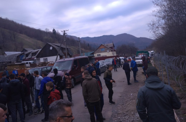 Місцеві мешканці на Закарпатті заважають прикордонникам облаштовувати кордон