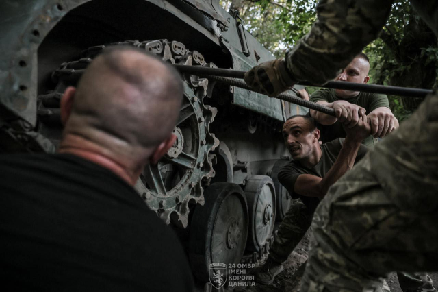 Фото служби зв’язків з громадськістю 24 Окремої механізованої бригади імені короля Данила.