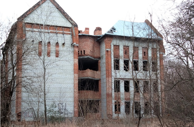 Недобудована школа у Брюховичах (Фото: фейсбук-сторінка Любомира Зубача)