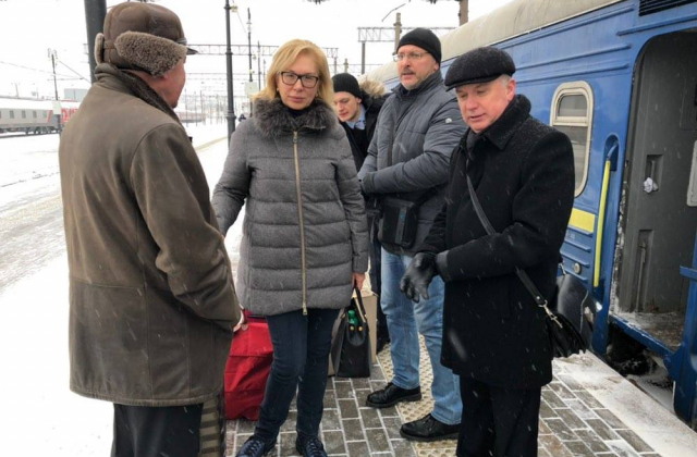 Людмила Денісова з чотирма родичами українських моряків прибула до Москви