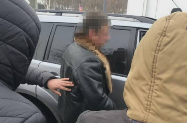 На Дніпропетровщині затримали на хабарі працівника Держгеокадастру