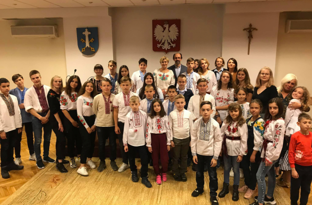 Діти українських захисників вирушили на відпочинок до Польщі