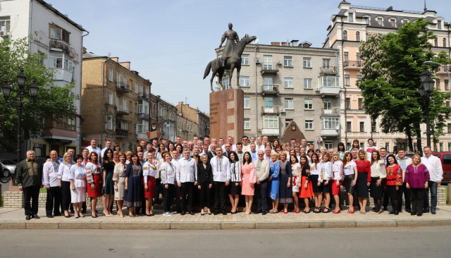 Разом з прикордонниками представники НАТО відзначили День вишиванки