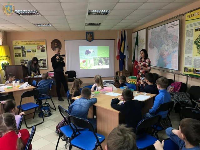 На Львівщині для учнів організували просвітницькі зустрічі з екологами