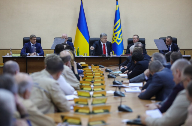 Петро Порошенко під час наради з питань розвитку атомної енергетики та підвищення рівня ядерної безпеки на Хмельницькій АЕС
