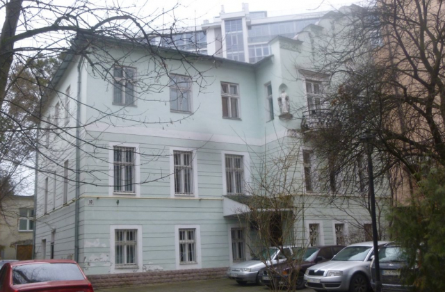 Будинок на вул. Горбачевського, у якому діятиме центр обслуговування пасажирів. Фото zaxid.net