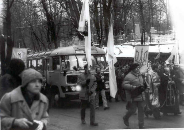 Траурна процесія 19 листопада 1989 року.  Фото: kamenjari-info.org