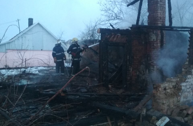 Городок: вогнеборці ліквідували пожежу в дерев’яній будівлі