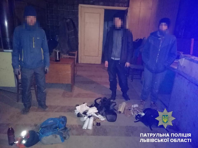 У Львові троє грабіжників заховались від полісменів у шафках наукового інституту