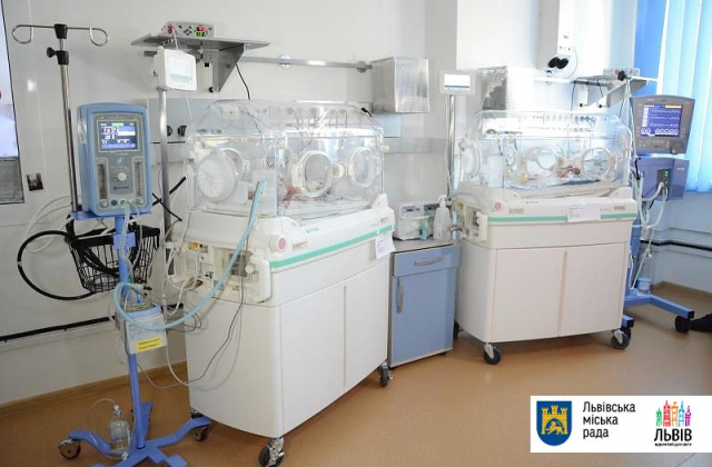 Міська дитяча лікарня Львова отримала 4 надсучасних інкубатори для новонароджених
