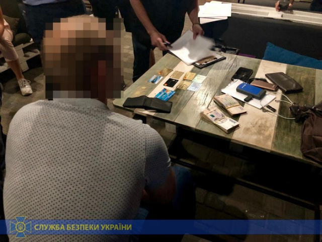 Заступника начальника відділу слідчого управління поліції Харківщини викрили на хабарництві