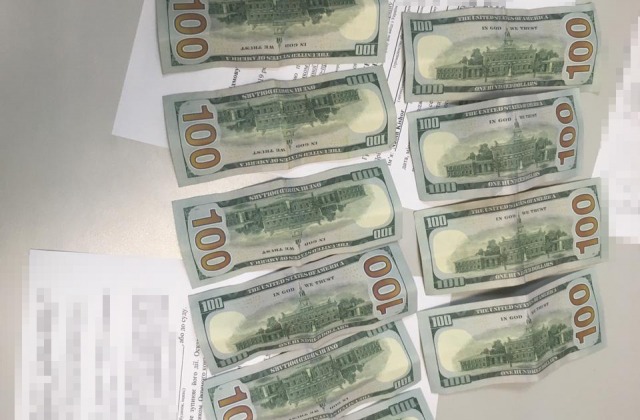 Іноземець пропонував 1000 доларів хабара за пропуск в Україну. Фото: ДПСУ