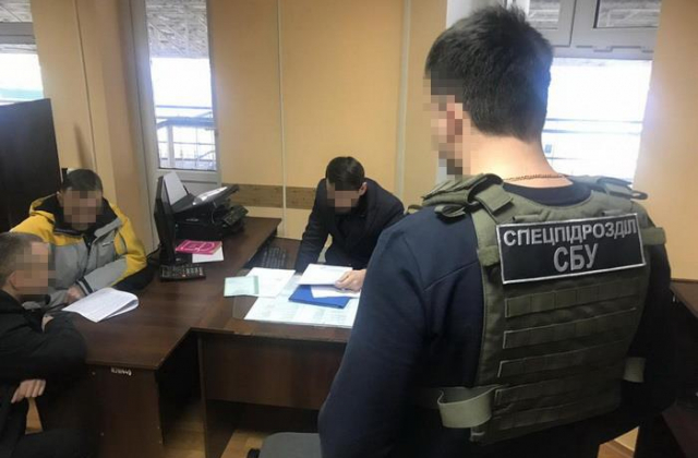 На хабарі затримали головного інспектора одного з митних постів на Одещині