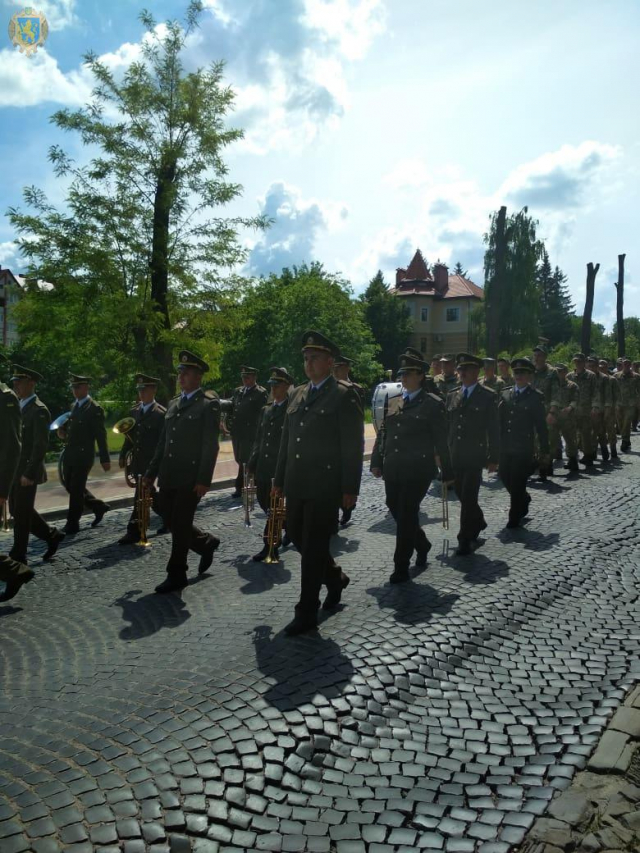 Делегація з Львівщини взяла участь у параді Героїв у Чорткові
