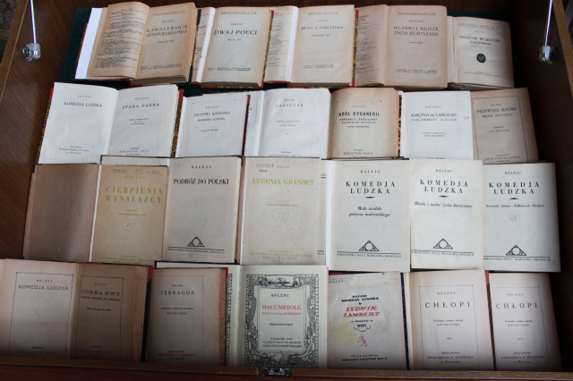 У бібліотеці ЛНУ експонують виставку книг, присвячених Оноре де Бальзаку