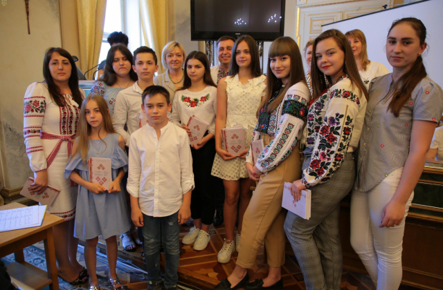 На Львівщині відзначили переможців фестивалю-конкурсу "І слово, і пісня, Матусю, тобі!"