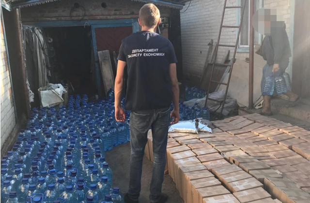 На Харківщині вилучили майже 10 тисяч літрів контрафактного алкоголю