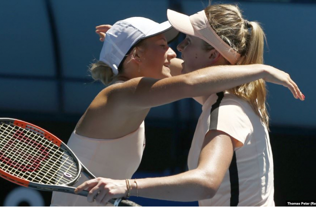 Українки Марта Костюк (ліворуч) та Еліна Світоліна (праворуч) на Australian Open у 2018 році