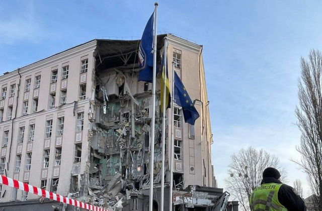 Наслідки удару по готелю біля «Палацу Україна», Київ, 31 грудня 2022 року (Фото: канал Кирила Тимошенка)