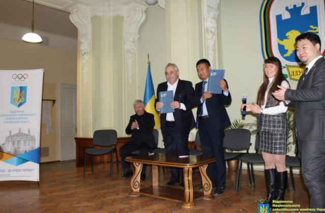 У Львові відкрили українсько-китайські "Центр спортивної підготовки" і "Центр підготовки аспірантів"