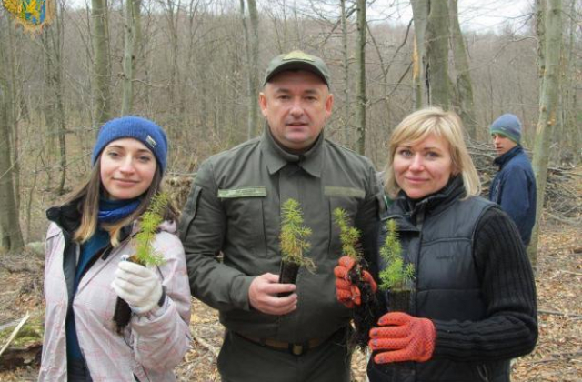 На Львівщині триває акція "Майбутнє лісу у твоїх руках"