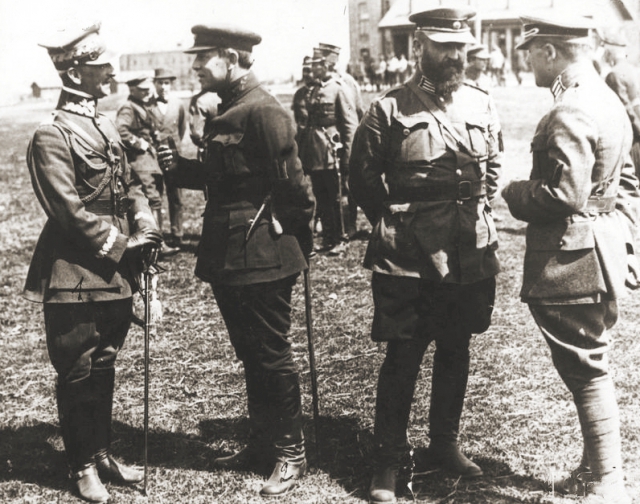 Генерал Антоній Лістовський, Симон Петлюра, полковник Володимир Сальський, полковник Марко Безручко, офіцери, Бердичів, квітень 1920.
