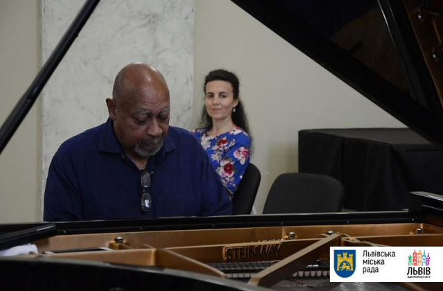 У Львові відбувся майстер-клас легендарного джазового піаніста Кенні Баррона