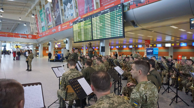 У аеропорту "Львів" вшанували подвиг захисників Донецького аеропорту
