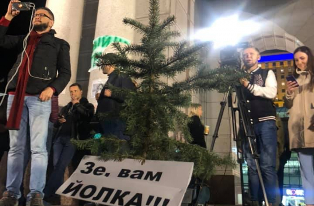 На столичному Майдані збираються активісти на знак протесту проти формули Штайнмайєра