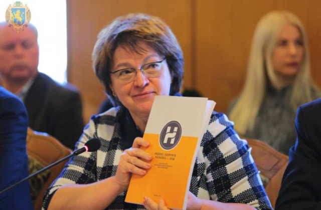 Директор департаменту охорони здоров’я Львівської ОДА Ірина Микичак під час апаратної наради .