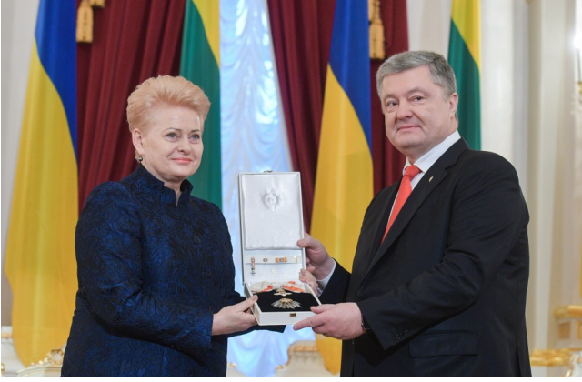 Петра Порошенка нагороджено литовським орденом Вітовта Великого