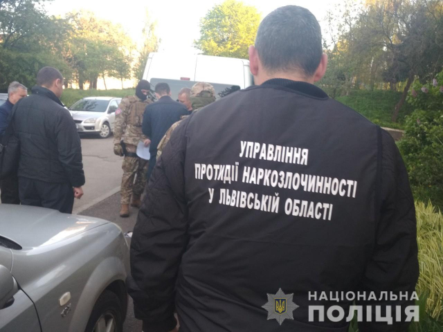 У Львові затримали зловмисників, які збували наркотики та психотропи