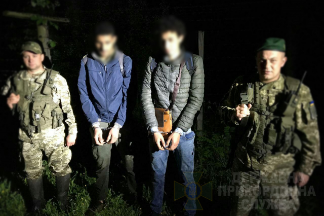 Українські прикордонники цієї ночі затримали чотирьох нелегальних мігрантів